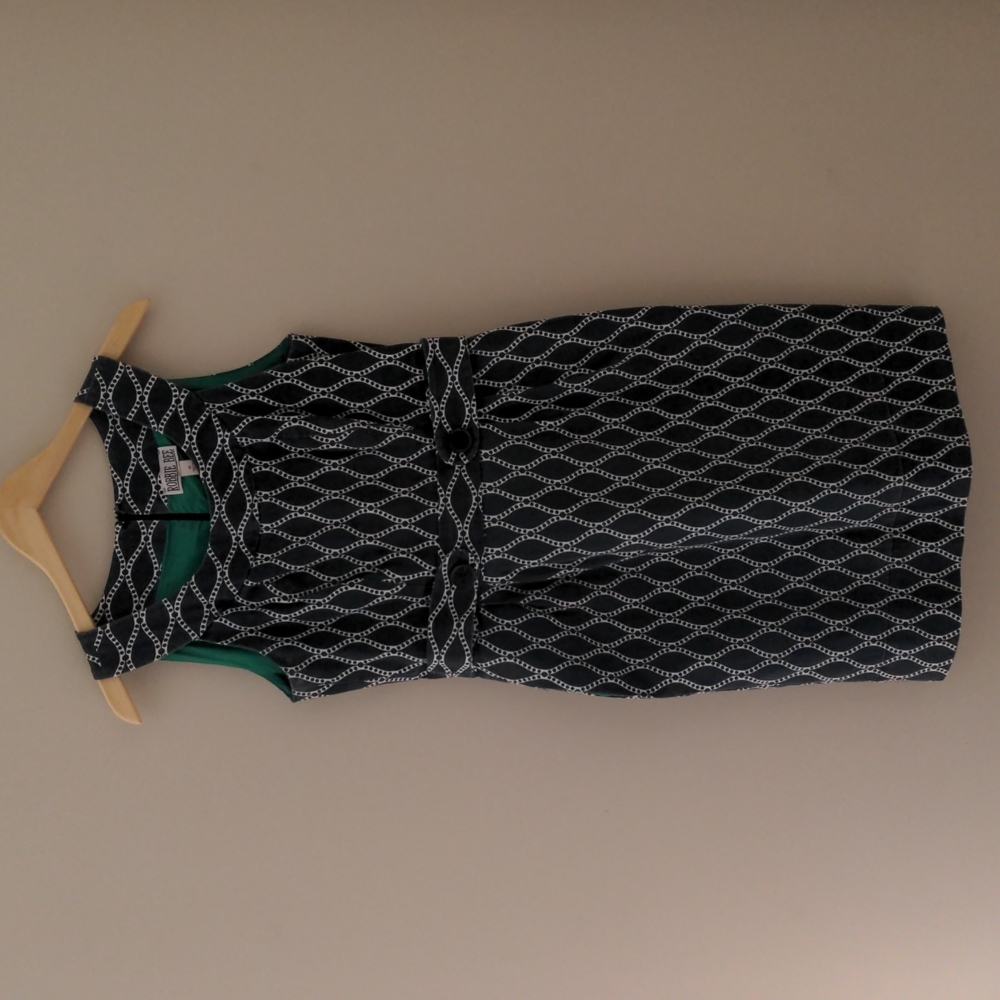 Cocktail dress with pockets!